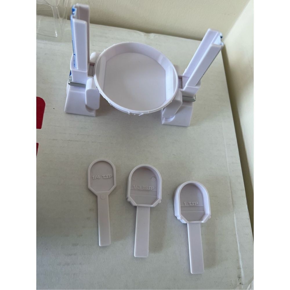 ThinkGeek Star Wars R2-D2 Measuring Cup Set Body Built from 4 Measuring Cups - Picture 3 of 13
